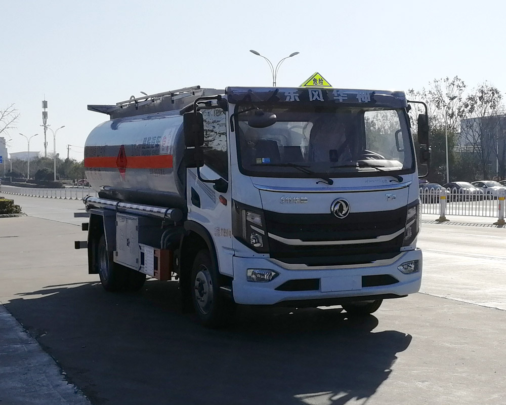 楚勝牌CSC5126GYYEH6型運(yùn)油車(chē)