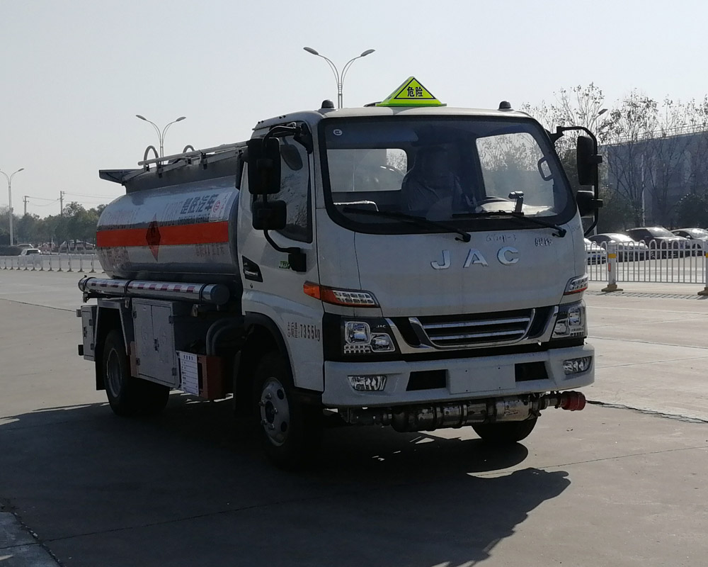 楚勝牌CSC5071GJYJH6A型加油車